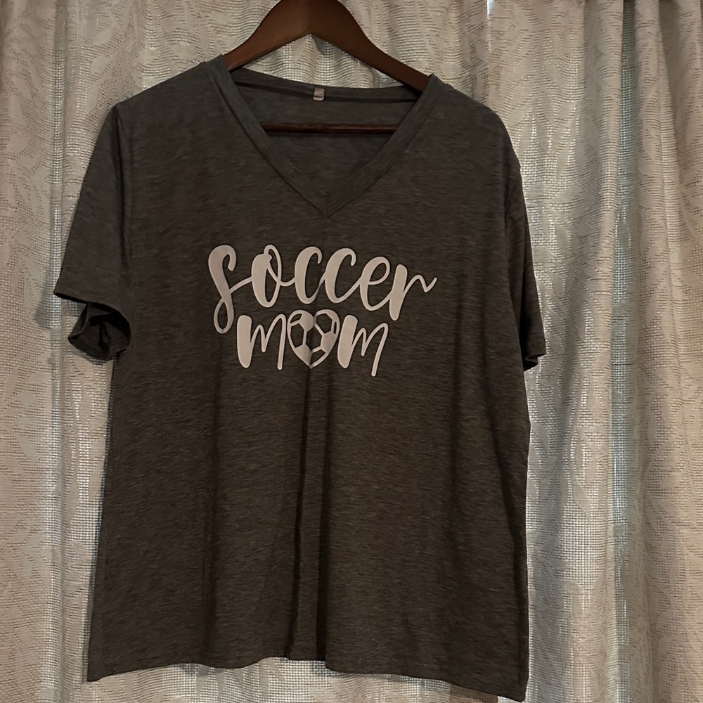 4/$15 Gray Soccer Mom V-Neck T-Shirt Sz xl